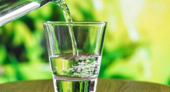Cara Mudah Mengurangi Mikroplastik dalam Air Minum