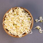 Waspada! 5 Makanan Ini Berbahaya Jika Dimakan Mentah