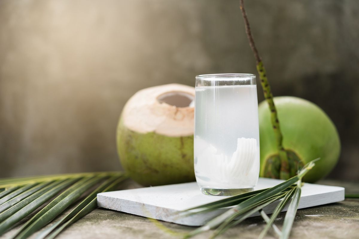 Kapan Waktu Terbaik Minum Air Kelapa? Ini Manfaatnya
