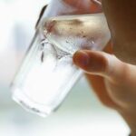 Minum Air Dingin: Sehat atau Sebabkan Penyakit? Ini Faktanya